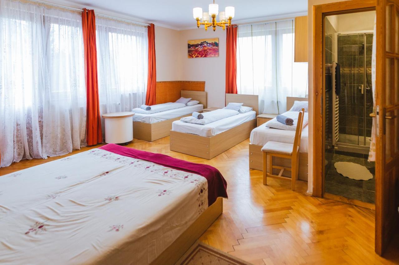 Rózsakert Vendégház Romhány Exterior foto