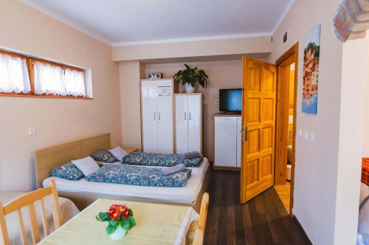 Rózsakert Vendégház Romhány Exterior foto
